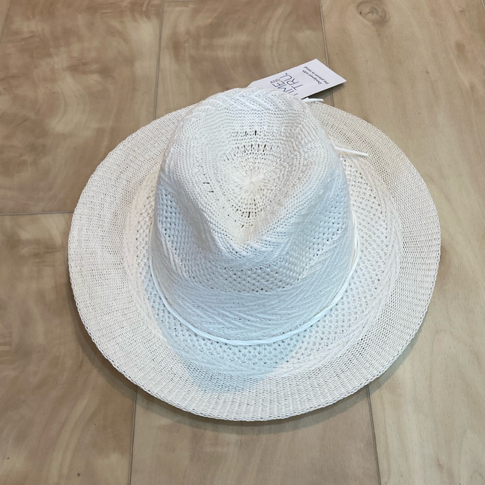 NWT white beach/vacation/festival hat